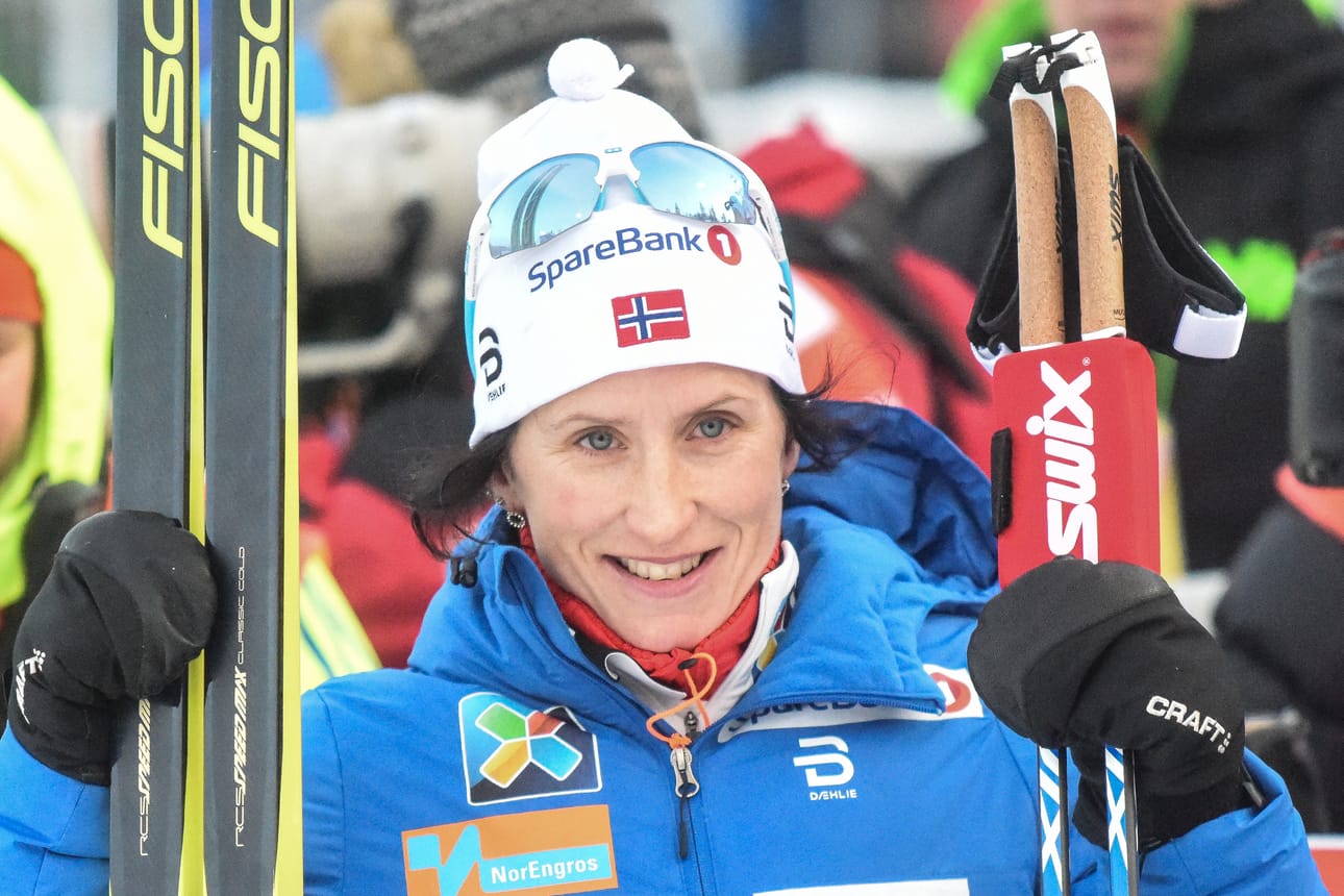 Marit Björgen palasi äitiyslomalta keskimmäiselle korokkeelle.