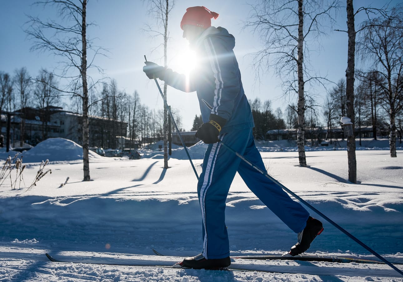 Mikko Heinonen lähti hiihtämään, kun sää lauhtui tiistaina iltapäivällä.