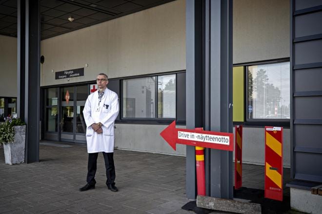 Viime viikolla otettiin yhteensä 2176 koronanäytettä. Niistä positiivisia oli 5,2 prosenttia, mikä on osastonylilääkäri Raimo Jokisalon mukaan koko epidemia-ajan suurin viikottainen tartuntamäärä. Arkistokuva: Tanja Korpela