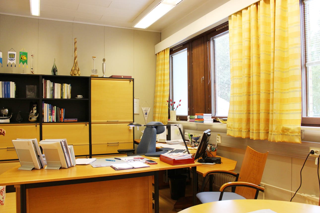 Kunnanjohtajan työhuone tyhjenee vuoden vaihteessa. Kunnahallitus haastattelee seitsemää hakijaa ja heidän joukostaan pitäisi uusi tuolilla istuja löytyä.