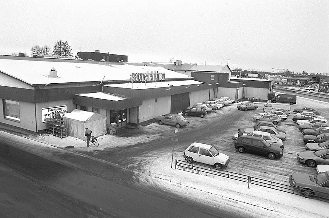 Lehtisen tavaratalo on kasvanut yhdessä Seinäjoen kanssa. Loppuvuonna 1997 ennakoitiin seuraavan vuoden laajennusta, joka toi tuhat neliötä lisätilaa. Arkistokuva.