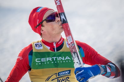 Kerttu Niskanen kruunasi Tour de Skin viisaalla hiihdolla ja kiipesi ruotsalaisten ohi kolmanneksi: "Tämä palkinto menee korkealle palkintokaapissa"