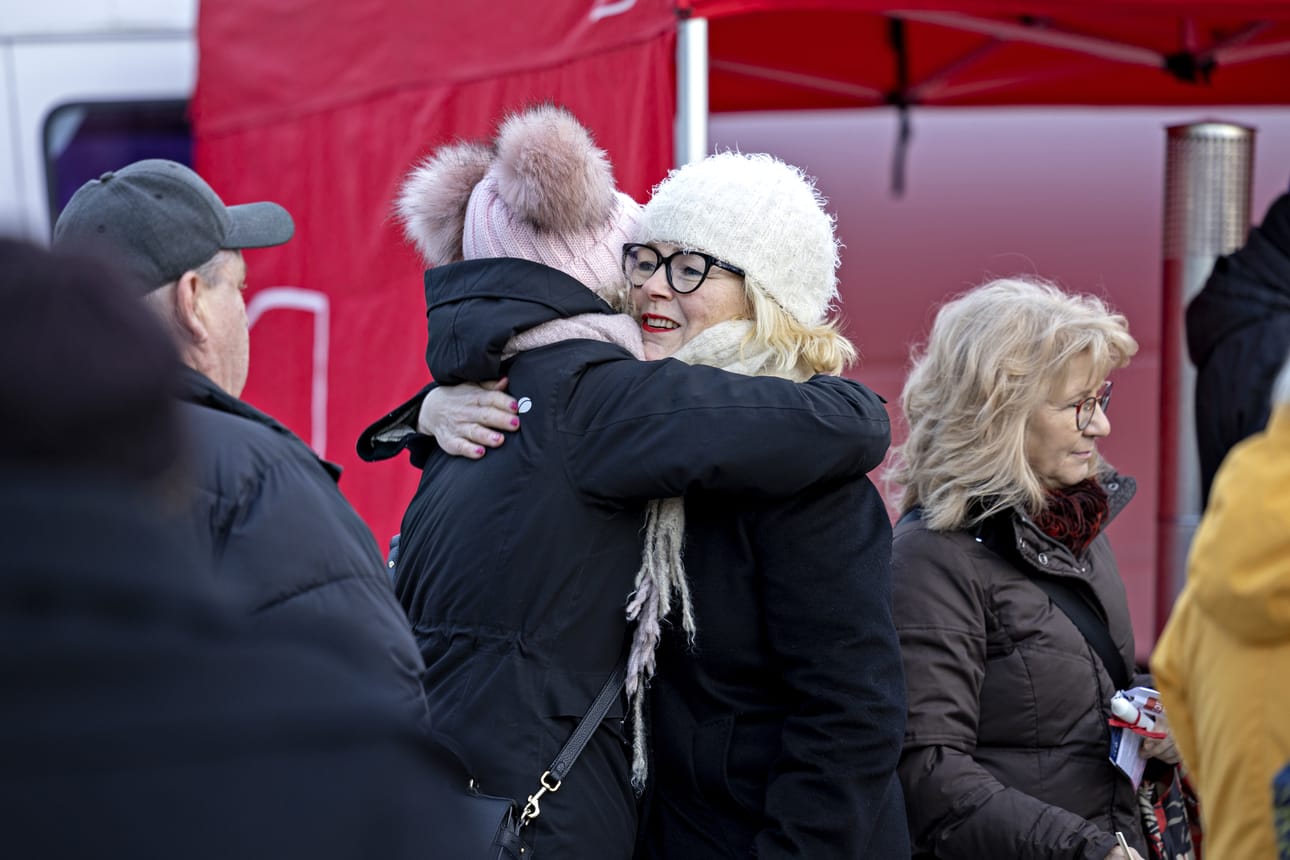 Miapetra Kumpula-Natri arvioi järjestäneensä noin kahtenakymmenenä jouluna puurojuhlan. Vaasan torilla näkee vanhoja tuttuja ja uusia kasvoja.
