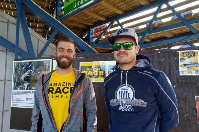 Vapaa-aikaohjaaja Ari Takala (oik.) oli järjestämässä viime kesänä Vimpelin Vipinä -markkinoiden aikana Amazing Race -tapahtumaa yhdessä Josh Navisin kanssa. Arkistokuva: Miianella Herrala