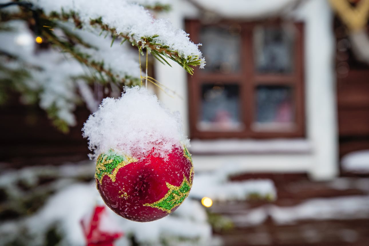 Yhteisölliset joulukalenterit ovat yleistyneet kovaa vauhtia lakeudellakin. Lumijoen lisäksi kalenteriluukkuja aukaistaan Tyrnävällä ja Hailuodossa.