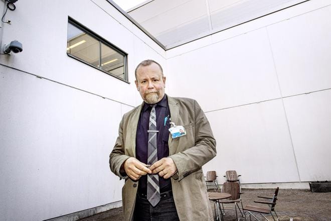 Psykiatrisen vankisairaalan vastaava ylilääkäri Hannu Lauerma kertoo, että vaikka elinkautisvanki arvioidaan riskihenkilöksi, tämä ei tarkoita sitä, että hän todennäköisesti tappaa jonkun. KUVA: Marttiina Sairanen