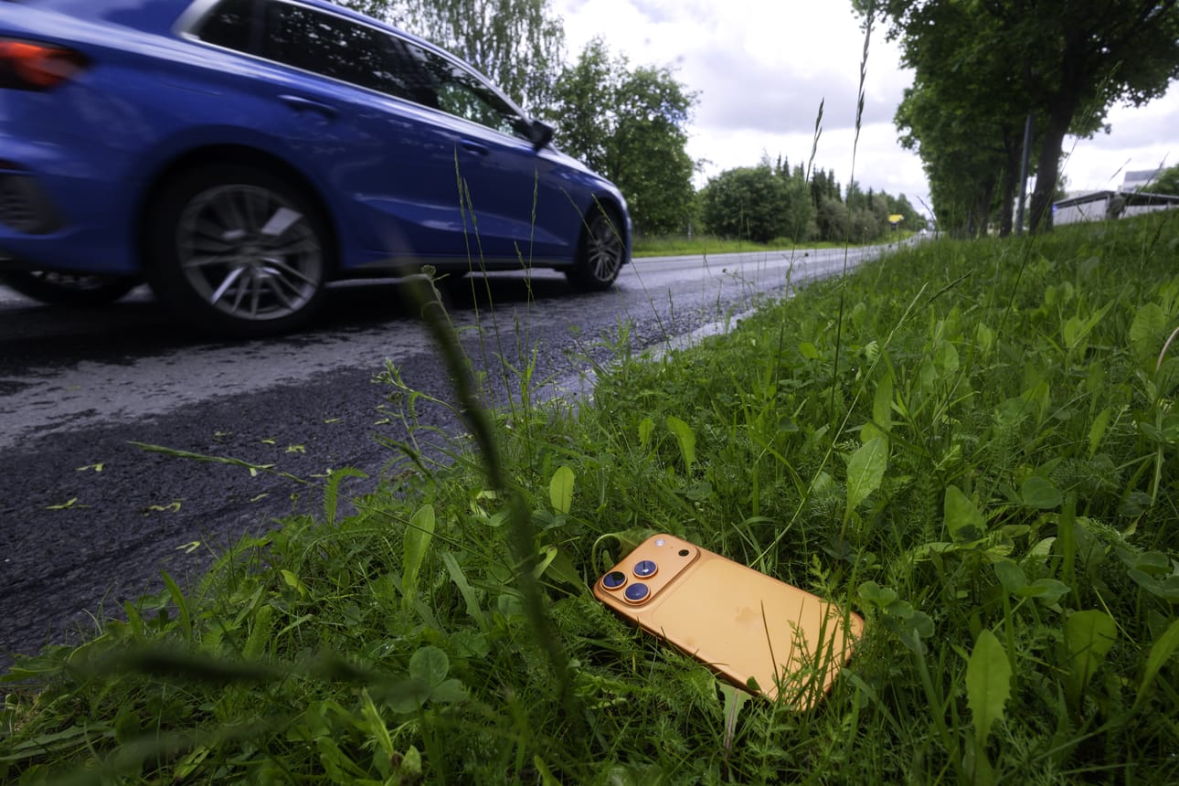 Mustasaaressa lähti älypuhelimesta tiistaina hälytys hätäkeskukseen liikenneonnettomuudesta. Todellisuudessa kyse oli auton katolta vauhdissa tippuneesta puhelimesta, josta lähti automaattinen hälytys.