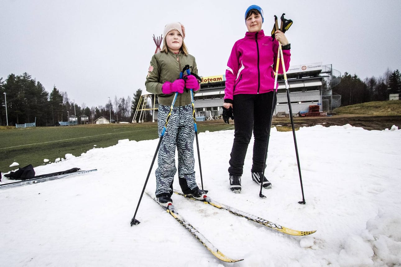 Anni ja Teija Honkanen ovat yleensä avanneet hiihtokauden Leppävirran hiihtoputkessa Leppävirralla.