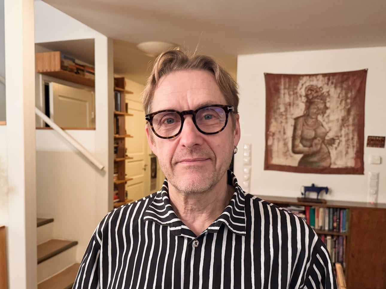 Hannu Säävälä pitää ranskalaiselokuvan tavasta yhdistää inhimillisesti ajatellen raskaita ja vaativia asioita humoristisuuteen.