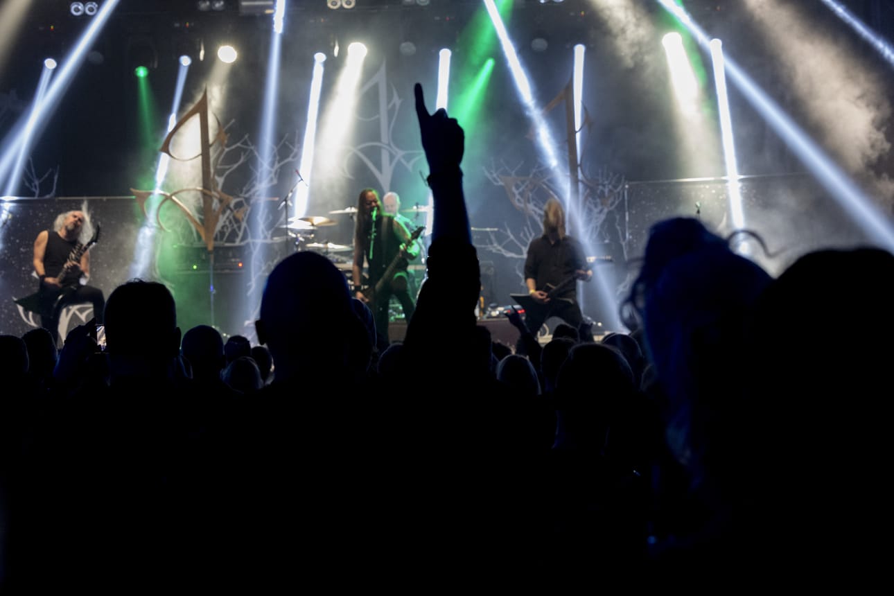Joensuulainen melodista death metallia soittava Insomnium oli Ankaran toinen esiintyjä.