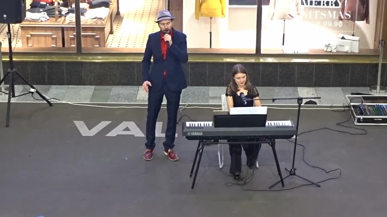 Marko Lämsä esiintyi kesäkadulla
