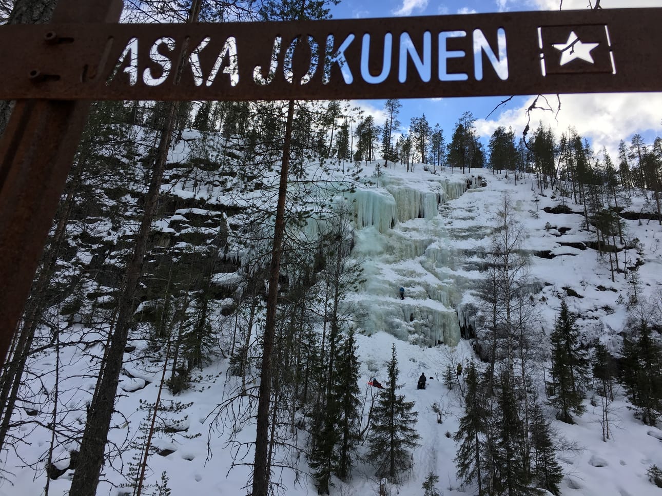 Posiolla pysyville sekä väliaikaisille muuttajille on tarjolla muun muassa ohjattu opastuskierros Posion Korouomaan.