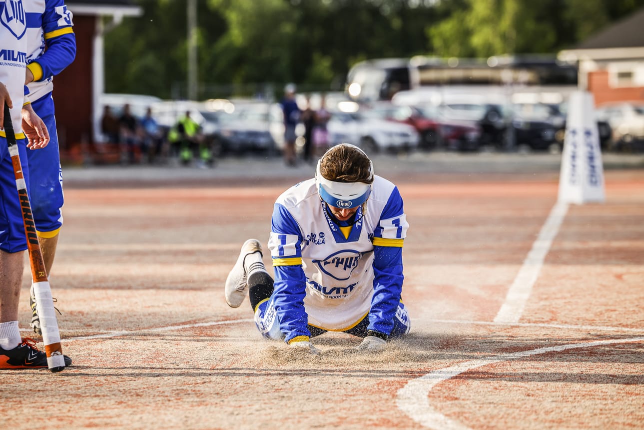 Lipon liukkaan kärkietenijän Kasperi Salmelan rypistys ei riittänyt tässä tilanteessa juoksuun. Oululaisjoukkue sai Simosta kotiinviemiseksi yhden pisteen.