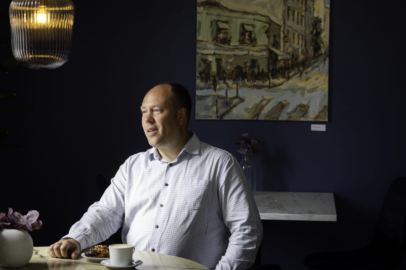 Pullaliigan teltan tunnelmat vaihtelevat ilosta suruun, kertoo Jonas Björkstrand. Pullaliigalaiset eläytyvät ihmisten tunteisiin ja tarjoavat lohtua vaikeisiin kokemuksiin.
