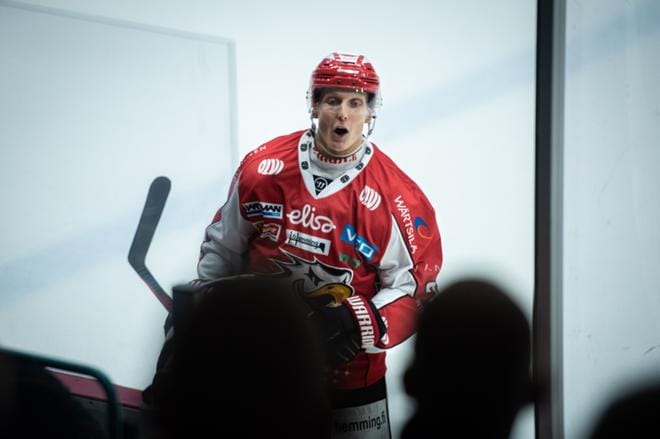 Tomi Körkkö hyökkää tuttuun tapaan Sportin nelosketjussa. KUVA: OSKU PIENIMÄKI