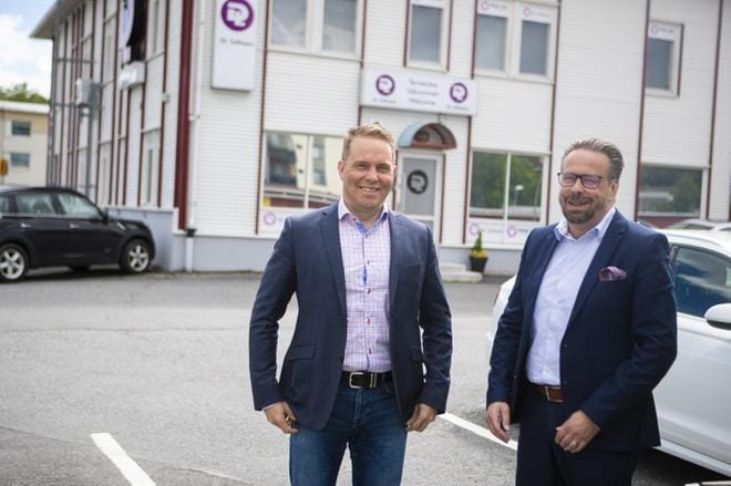 Niclas Lundell (vas.) on viime vuoden pääomatuloja ansainneiden kärjessä. Michael Söder on DL softwaren toimitusjohtaja. ARKISTOKUVA: SAMI PELTONIEMI
