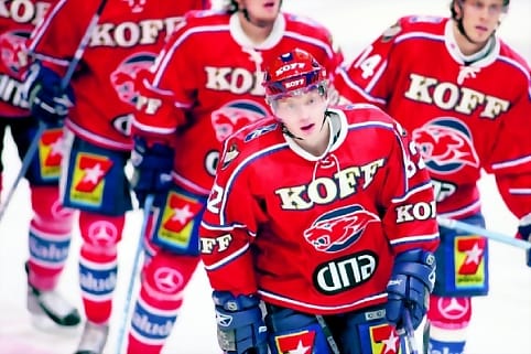 Punainen vyöry. HIFK joutui torstaina koville Pelicansin kanssa.