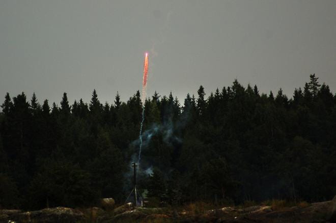 Hätärakettien aiheeton ampuminen on kiellettyä. Aiheettomasta käytöstä rangaistaan. Kuva: Jouko Hänninen