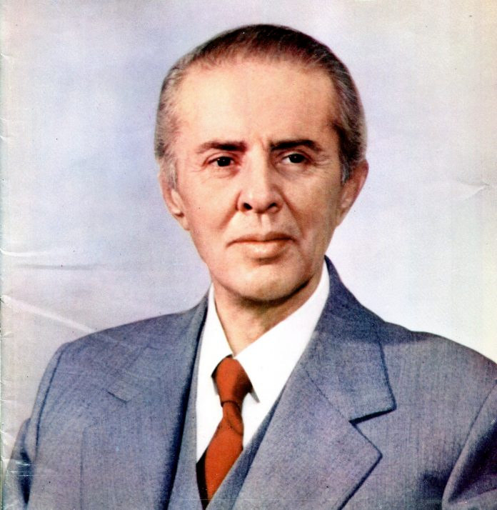 Albanian kommunistinen diktaattori Enver Hoxha kielsi joulunvieton vuonna 1967.