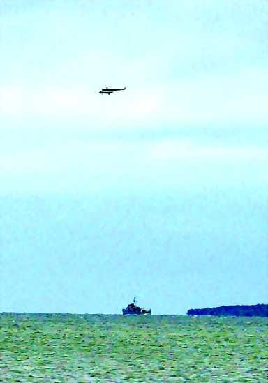 Pelastusviranomaiset etsivät pudonnutta helikopteria.