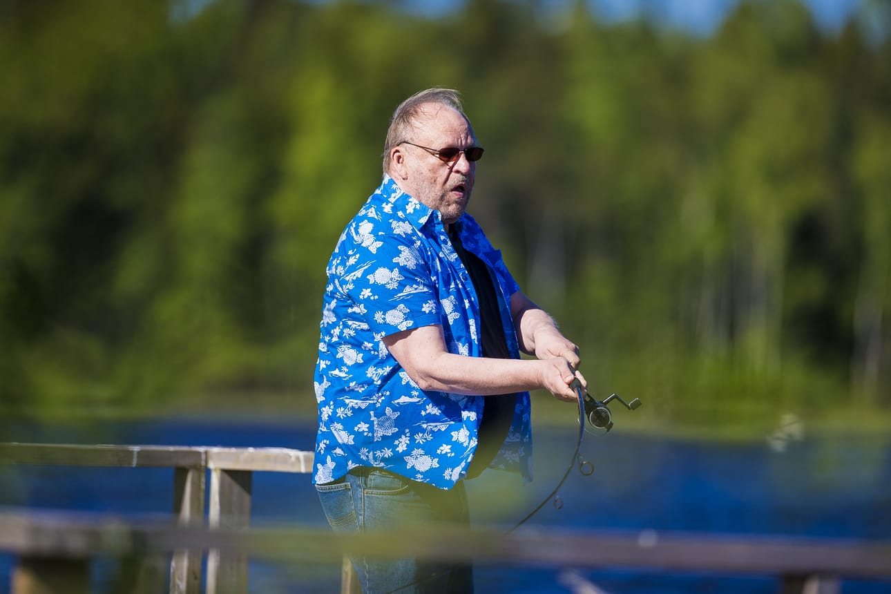 Seurakuntapastori Teemu Kakkuri kalassa