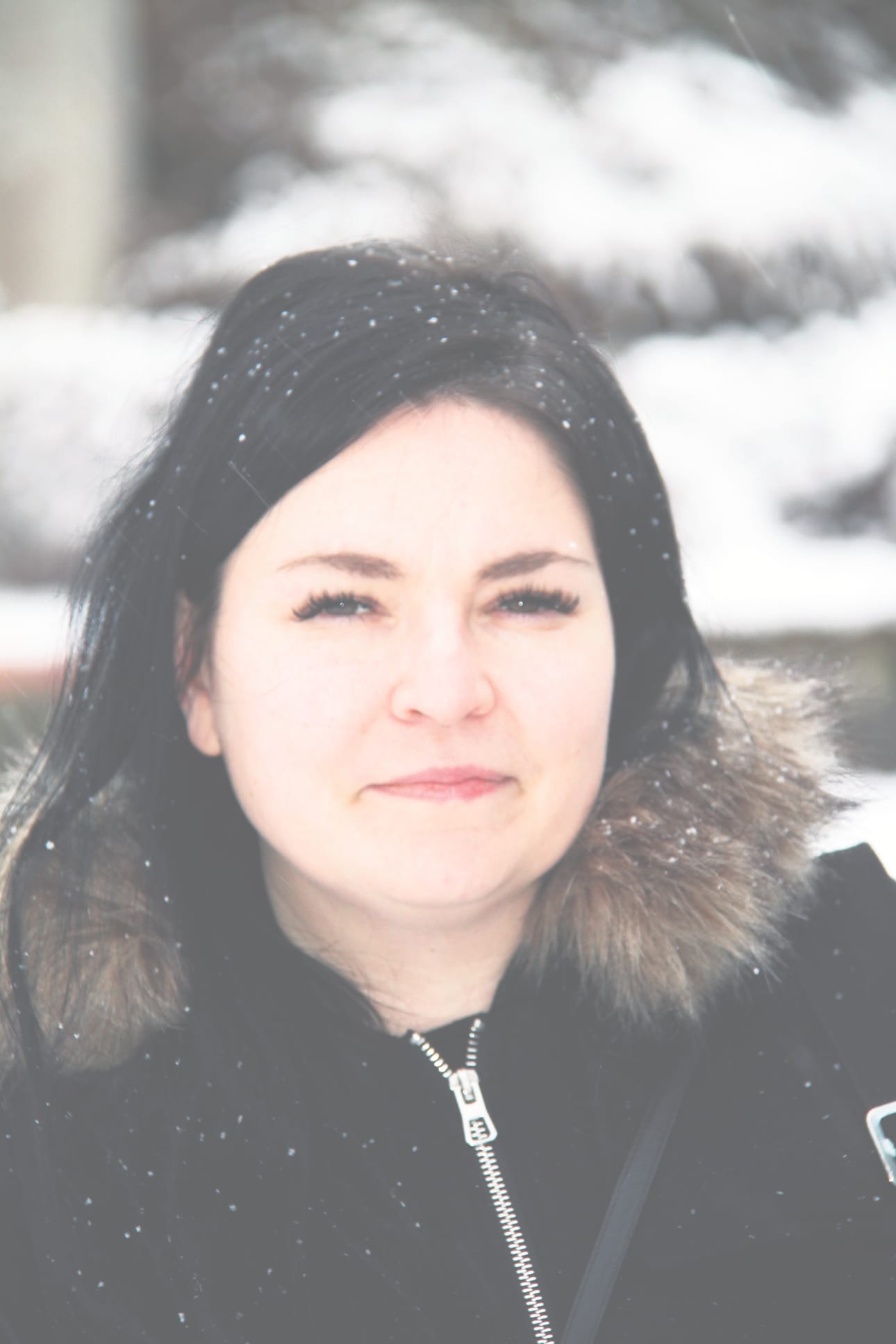 Peilipojan eli Armas Pasasen kerrottiin heijastaneen valoa peilistä toiseen ja nähneen niiden väliin muodostuneessa kujassa esimerkiksi kadonneita ihmisiä, eläimiä ja esineitä eri paikoissa.