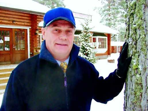 Idean isä. Juhani Mahosenaho uskoo, että metsätietokeskus tuo asiakkaita myös Pyhäntähoville.