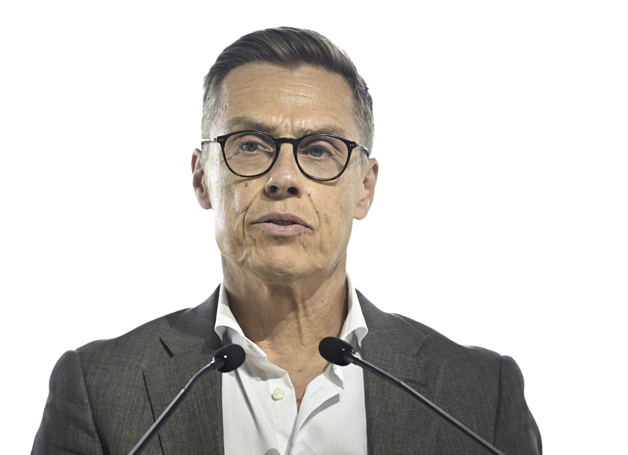 Presidentti Alexander Stubb tapasi eduskuntapuolueiden puheenjohtajat tiistaiaamuna ennen kuin matkusti sotilasliitto Naton huippukokoukseen. LEHTIKUVA / Roni Rekomaa