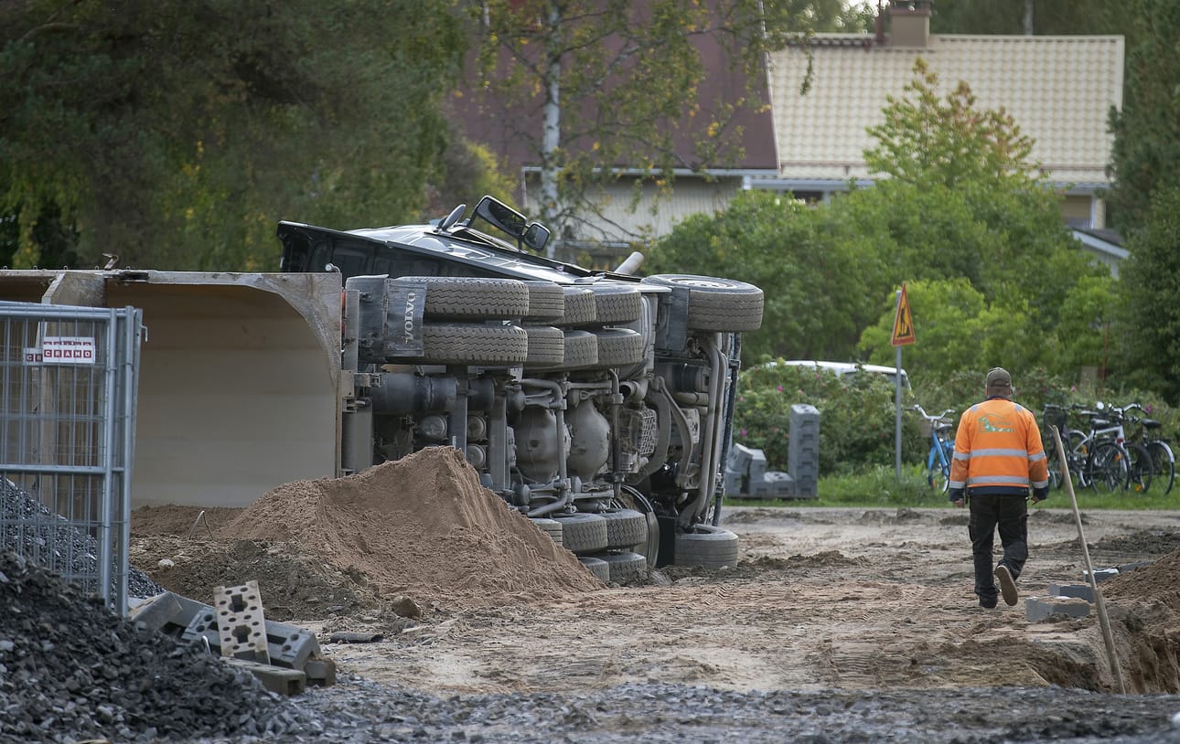 Sora-auto kaatui Höyhtyällä torstaiaamuna.