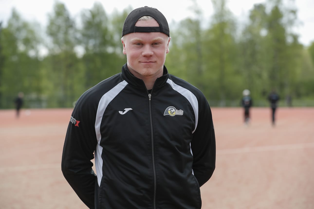 Tuukka Sarkkinen saa tänä keväänä ylioppilaslakin.