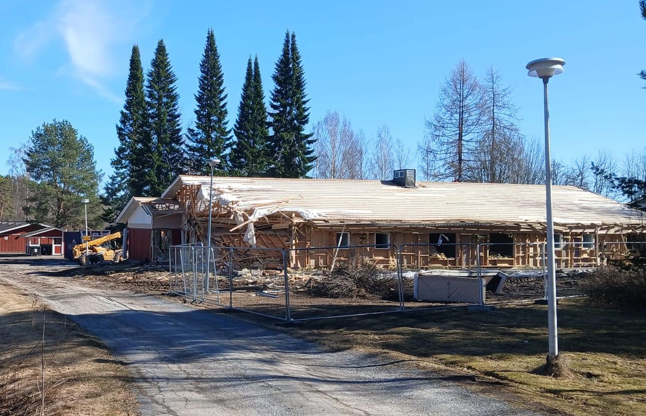 Leporannan palvelukotina toimineita rivitaloja puretaan parhaillaan. Härmän Vanhustentukisäätiö ja Kiinteistö Oy Alahärmän Leporanta ovat tehneet esisopimuksen tontin kaupasta kahdelle härmäläiselle yrittäjälle.