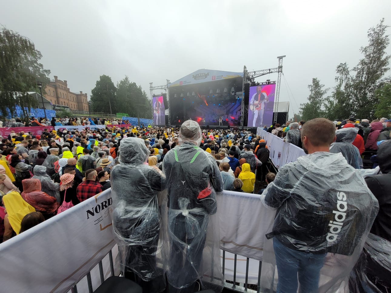 Sää ei hellinyt Vaasa Festivalia tänä vuonna, ja perjantainen sade muuttui lopulta lauantaina myrskyvaroitukseksi. Tapahtuma jouduttiin keskeyttämään lauantai-iltana. Arkistokuva.