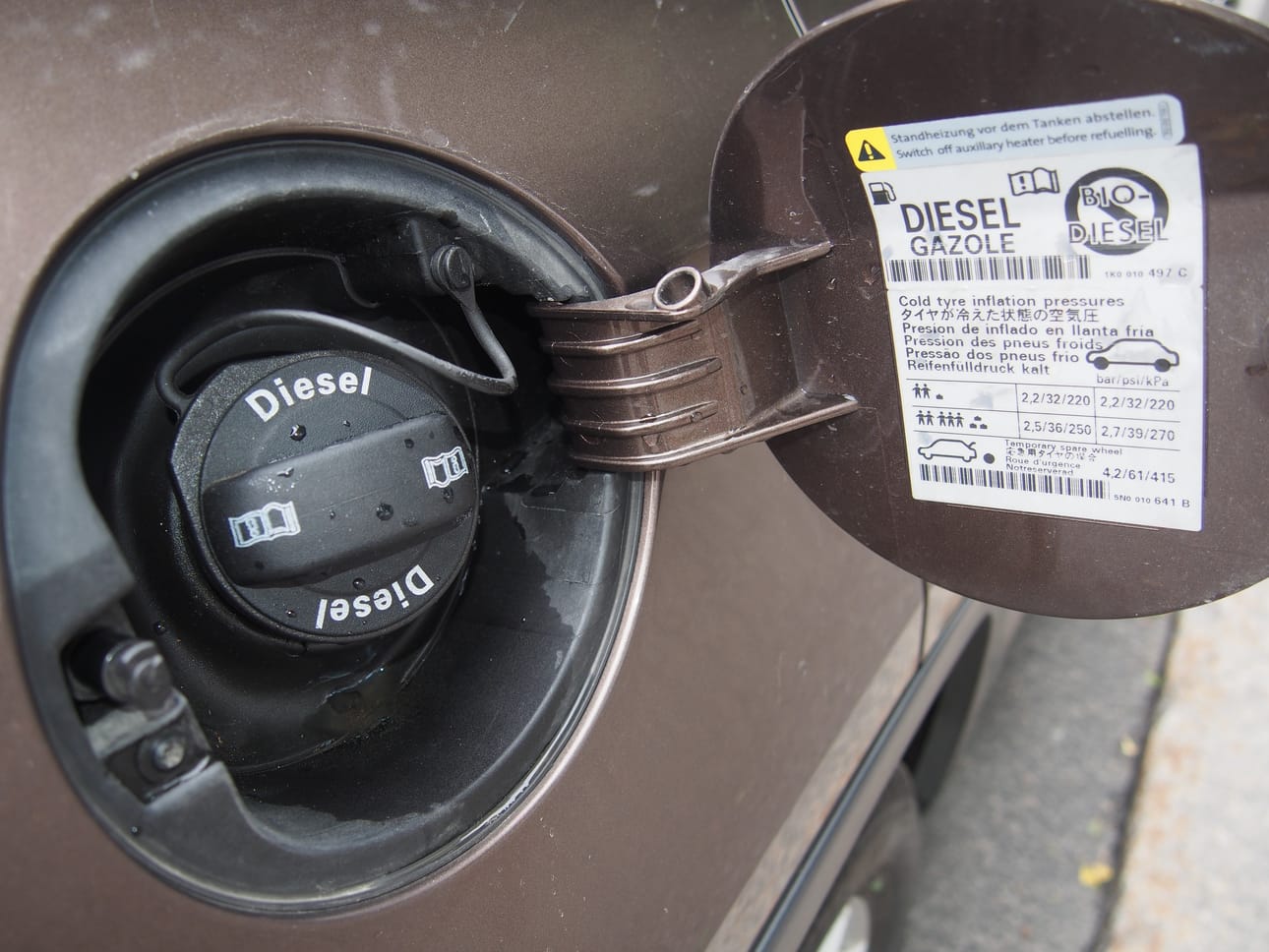 Keskusta ei halua kieltää dieselautoja. Liikenteen ilmastotyöryhmä kieltäisi dieselin myynnin kokonaan vuonna 2045.