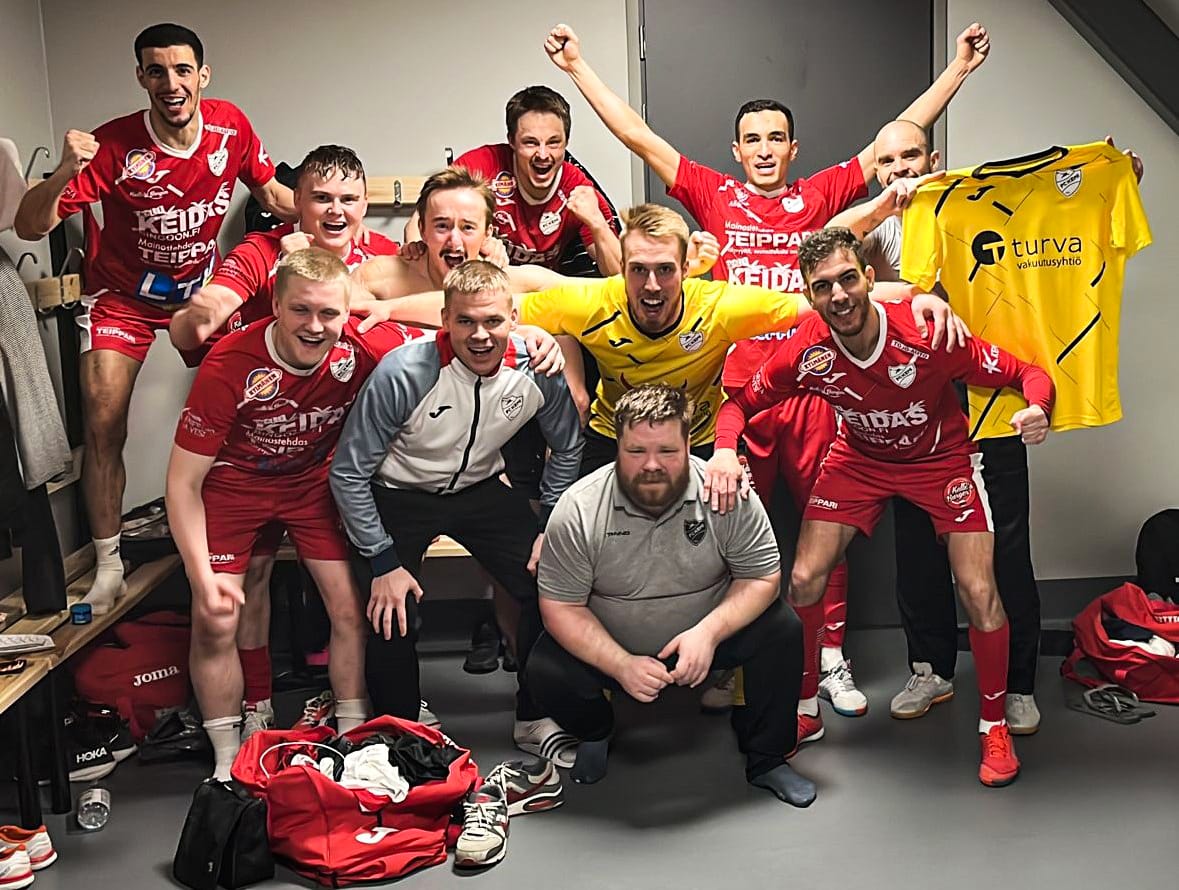 FC Kemi juhlii vappua etenemällä miesten liigan finaaliin.