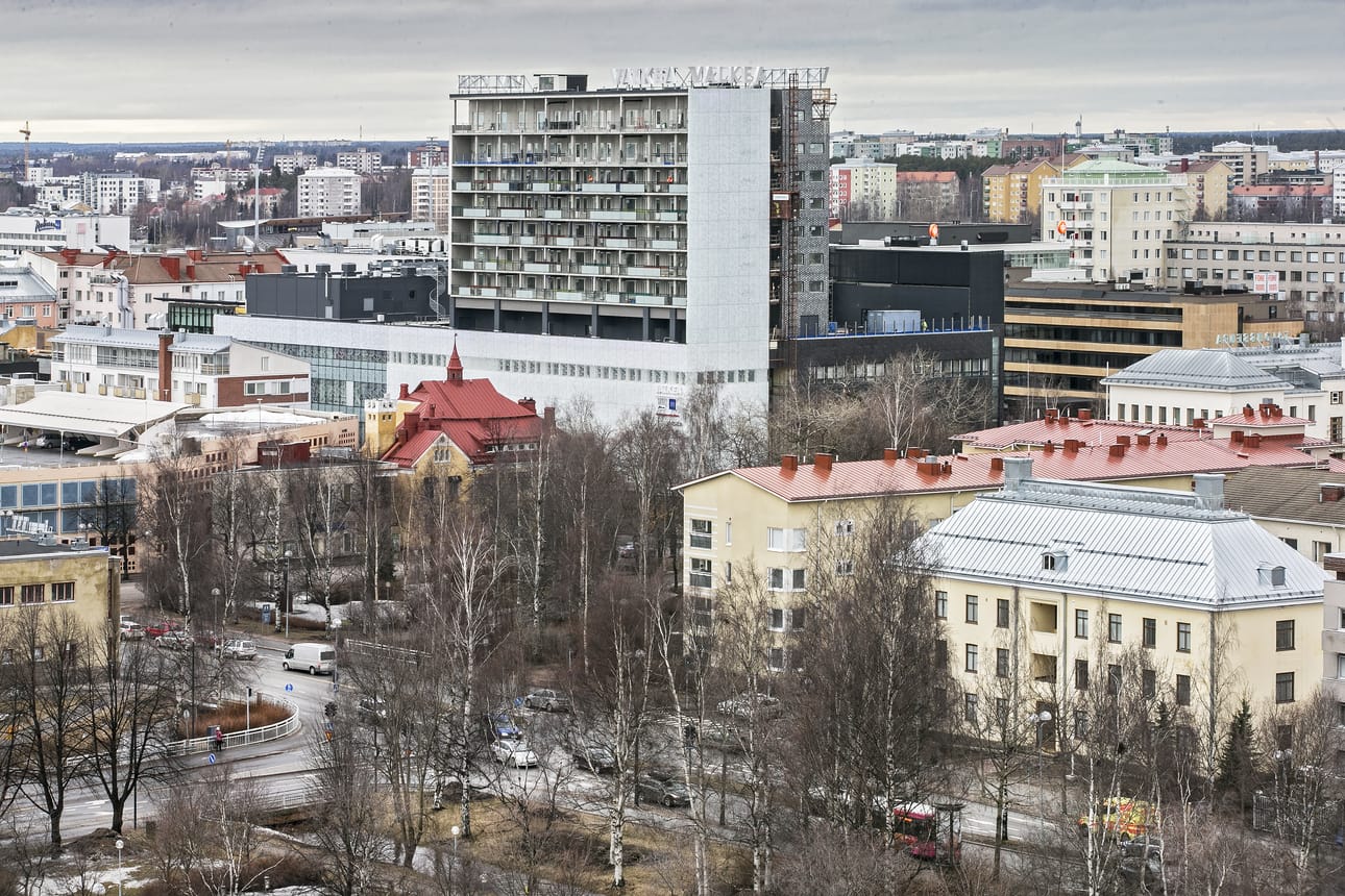 Ennen kauppakeskus Valkean rakentamista ydinkeskustan maisema oli tasaisen matala.