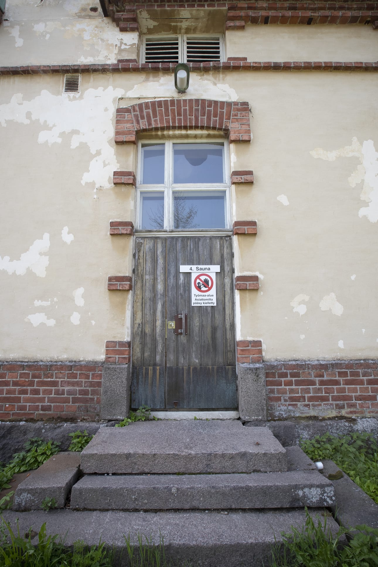 Seminaarin saunaa on kohdeltu kovakouraisesti vuosien saatossa. Siitä saisi komean kokouskohteen.