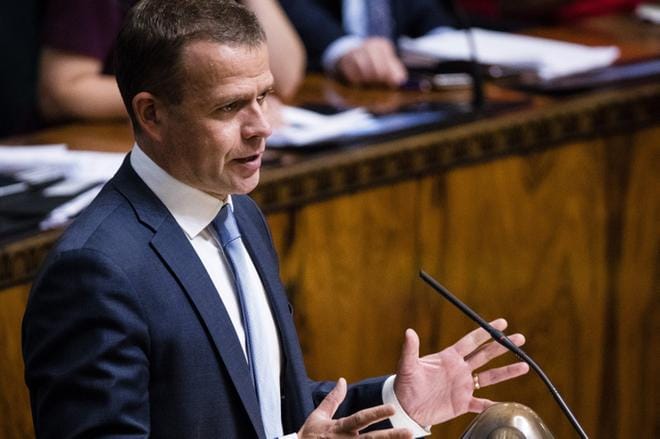 Petteri Orpo iloitsee lisäbudjetissa koodaripulan helpottamiseen päätetystä 10 miljoonasta eurosta. ARKISTOKUVA: JOEL MAISALMI
