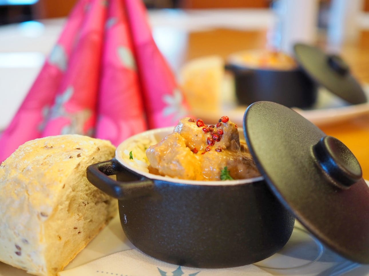 Maaliskuun Chef’s Special on härkä- tai chili-katkarapuruukku.