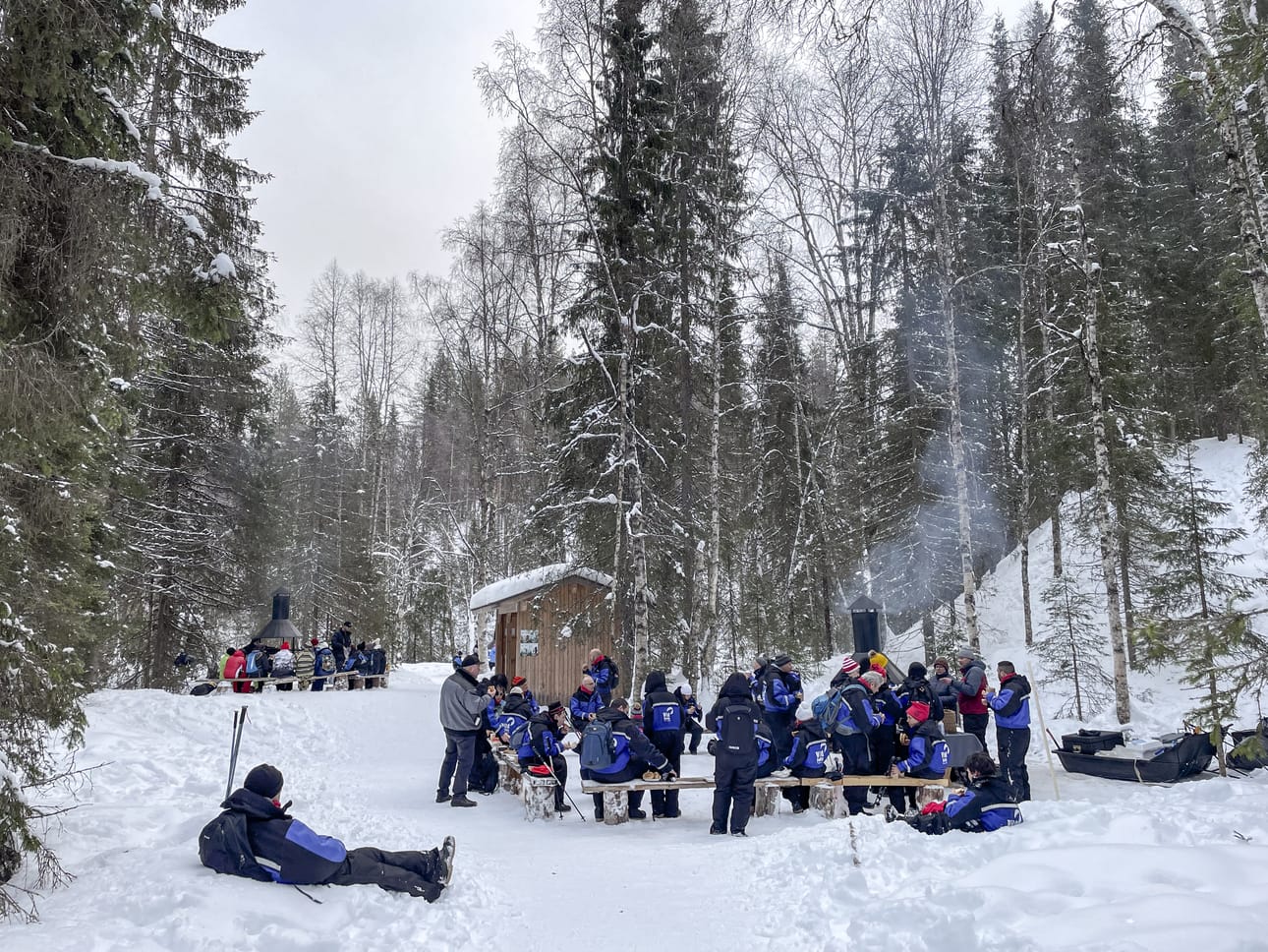 Viime kevättalvella Metsähallitus ja erävalvonta tekivät valvontaa Korouomassa (kuvassa) ja Riisituntunturilla. Tulokset olivat hyviä, joten toimintaa päätettiin laajentaa. – Kohdattiin paljon omatoimisia retkeilijöitä, yhteistyöyrityksiä sekä yrityksiä, jotka eivät vielä ole yhteistyön piirissä, sanoo erityisasiantuntija Eeva Pulkkinen.