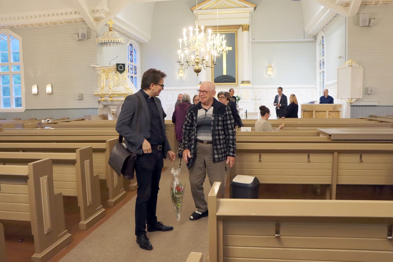 Kurikan seurakunnan kirkkoherraehdokkaat olivat esillä Jurvan kirkossa Elämäni virsi -tapahtumassa torstaina 12.9.2024.