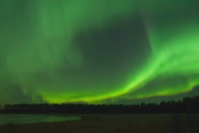 Revontulet vaikuttavat merkittävästi Suomen talvilämpötiloihin ja sähkönkulutukseen – Polaaripyörre hajoaa taas