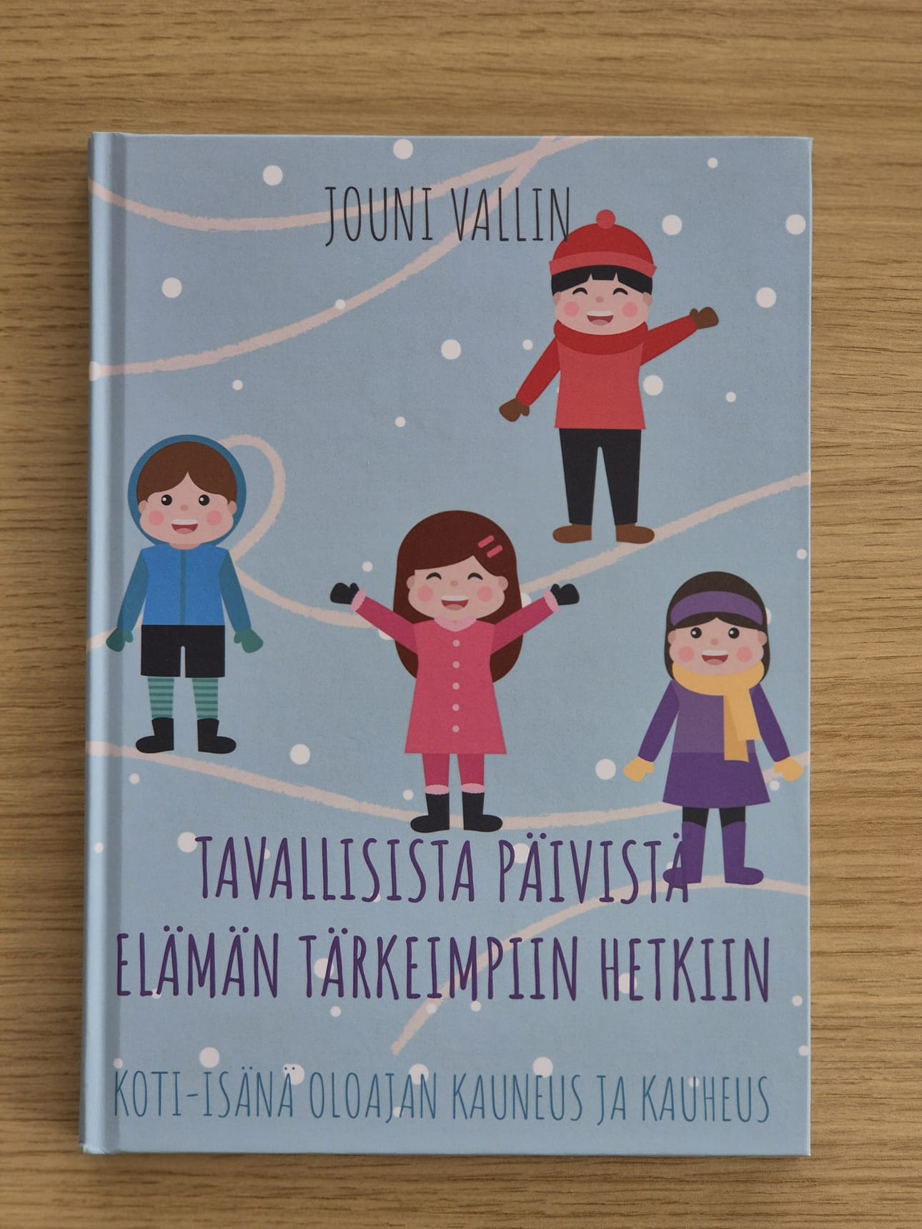 Jouni Vallinin kuvaus lapsiperhearjesta saa hymyn huulille ja nostaa muistot mieleen.