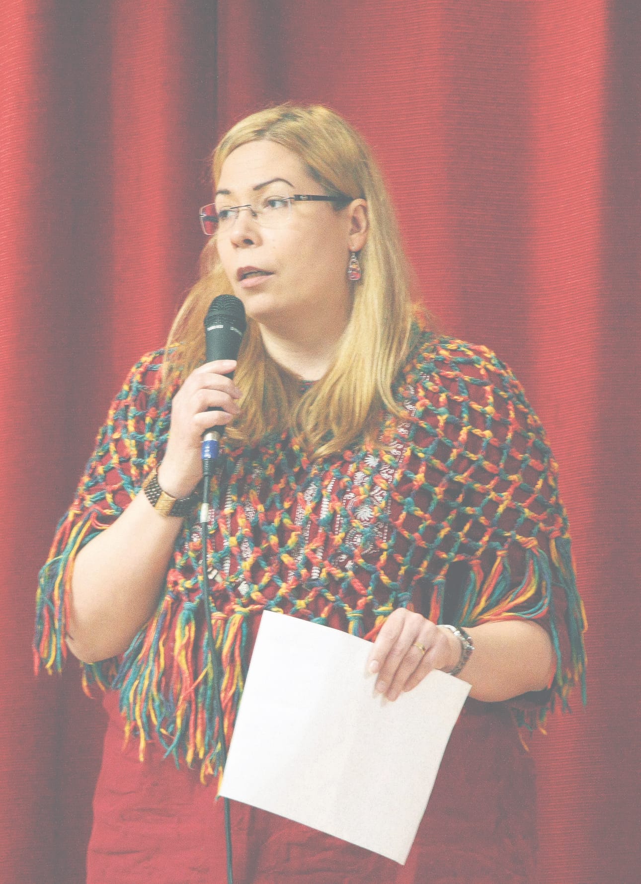 Lausumassa Heidi Haataja.