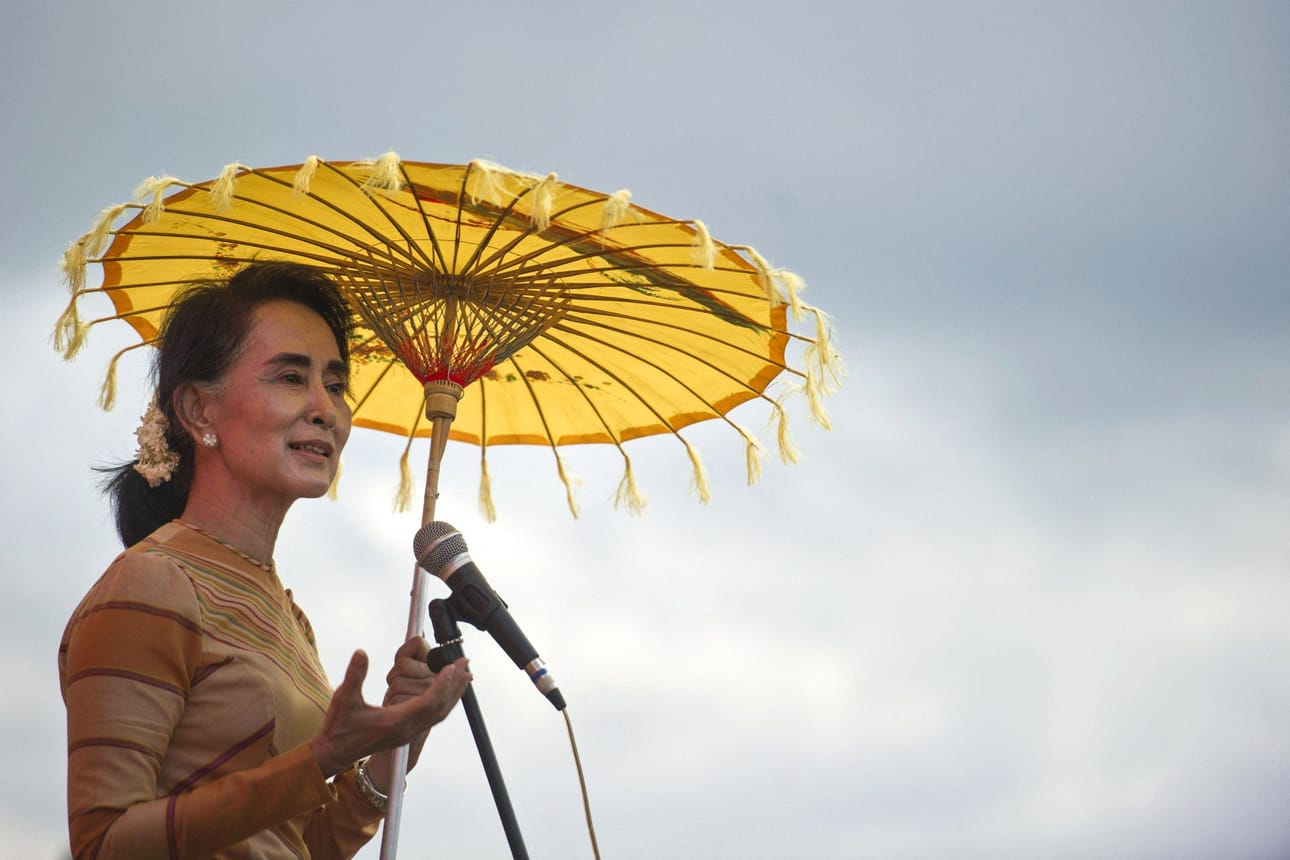 Myanmarin syrjäytetty johtaja Aung San Suu Kyi on saanut osittaisen armahduksen, Myanmarin valtion tiedotusvälineet kertovat. Arkistokuva. LEHTIKUVA/AFP