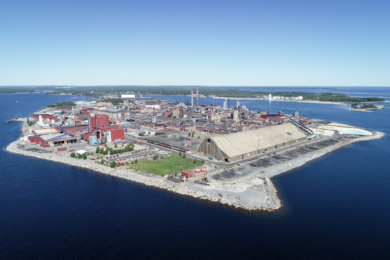 Bolidenin Rönsskärin tehdasalue sijaitsee Skellefteåssa Perämeren länsirannalla