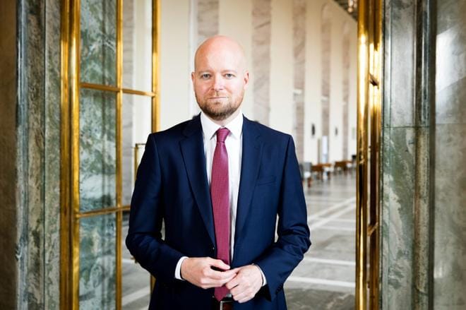 – Tänä päivänä työnantajat edellyttävät, että palkattavalla nuorella on tutkinto, opetusministeri Jussi Saramo (vas.) sanoo. Oppivelvollisuus laajenee. Uudistuksen tavoite on löytää jokaiselle nuorelle jopiva jatko-opisjelupaikka peruskoulun jälkeen. KUVA: Arttu Laitala
