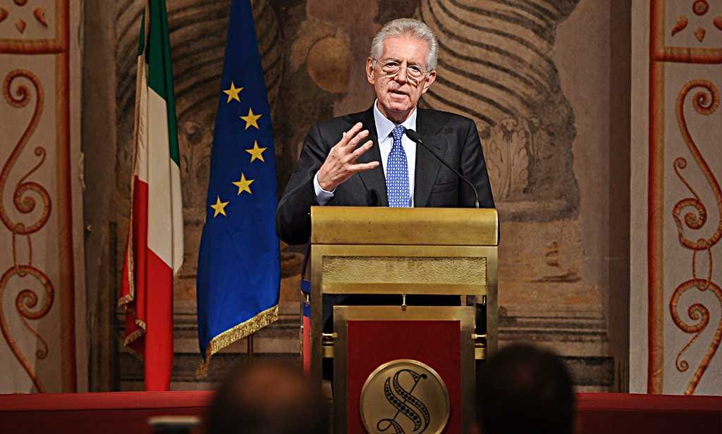 Italiassa hallitustunnusteluja johtaa Mario Monti.