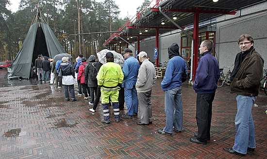 Sikapäivät veti väkeä Oulun Kärkkäiselle syksyllä 2007.