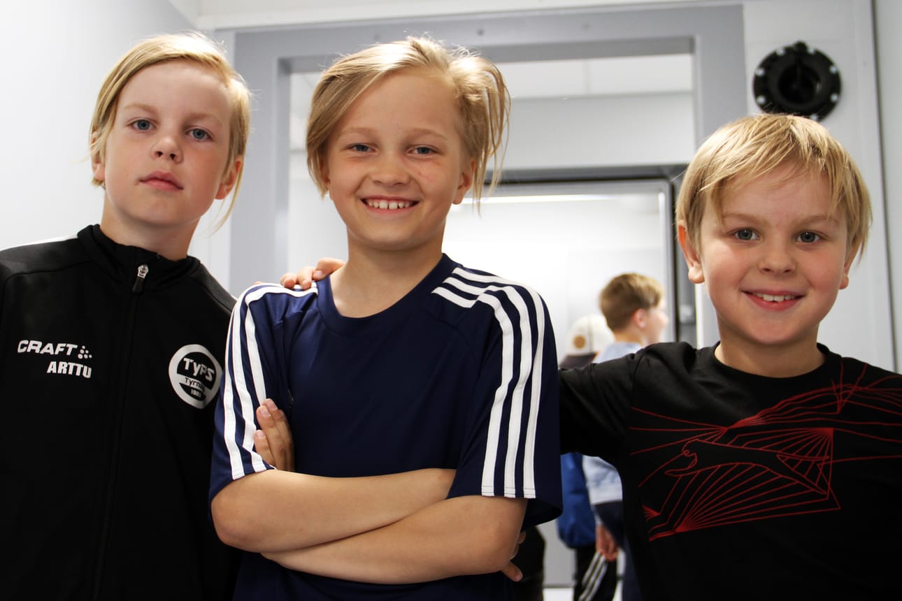– Syöttäminen, vastustajat, turnaukset ja tiimipeli. Ja se, että pidetään hauskaa! Arttu Riikola, Veeti Korhonen ja Jere Pirkola summaavat salibandyn parhaat puolet.