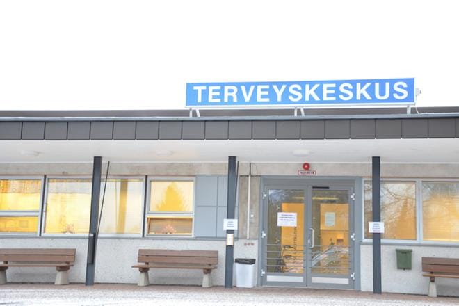 Järvi-Pohjanmaan pandemiajohtoryhmä tiedotti torstaina 18.2., että julkisissa sisätiloissa ja kaikissa yleisötilaisuuksissa suositellaan noudatettavan korkeintaan 10 hengen rajaa. Suositukset eivät koske kuntien toimielinten kokouksia. Yli 10 hengen yksityistilaisuuksia ei suositella järjestettäväksi ja pienemmissäkin tilaisuuksissa noudatetaan turvavälejä ja käytetään maskeja. KUVA: SARI HEINILÄ